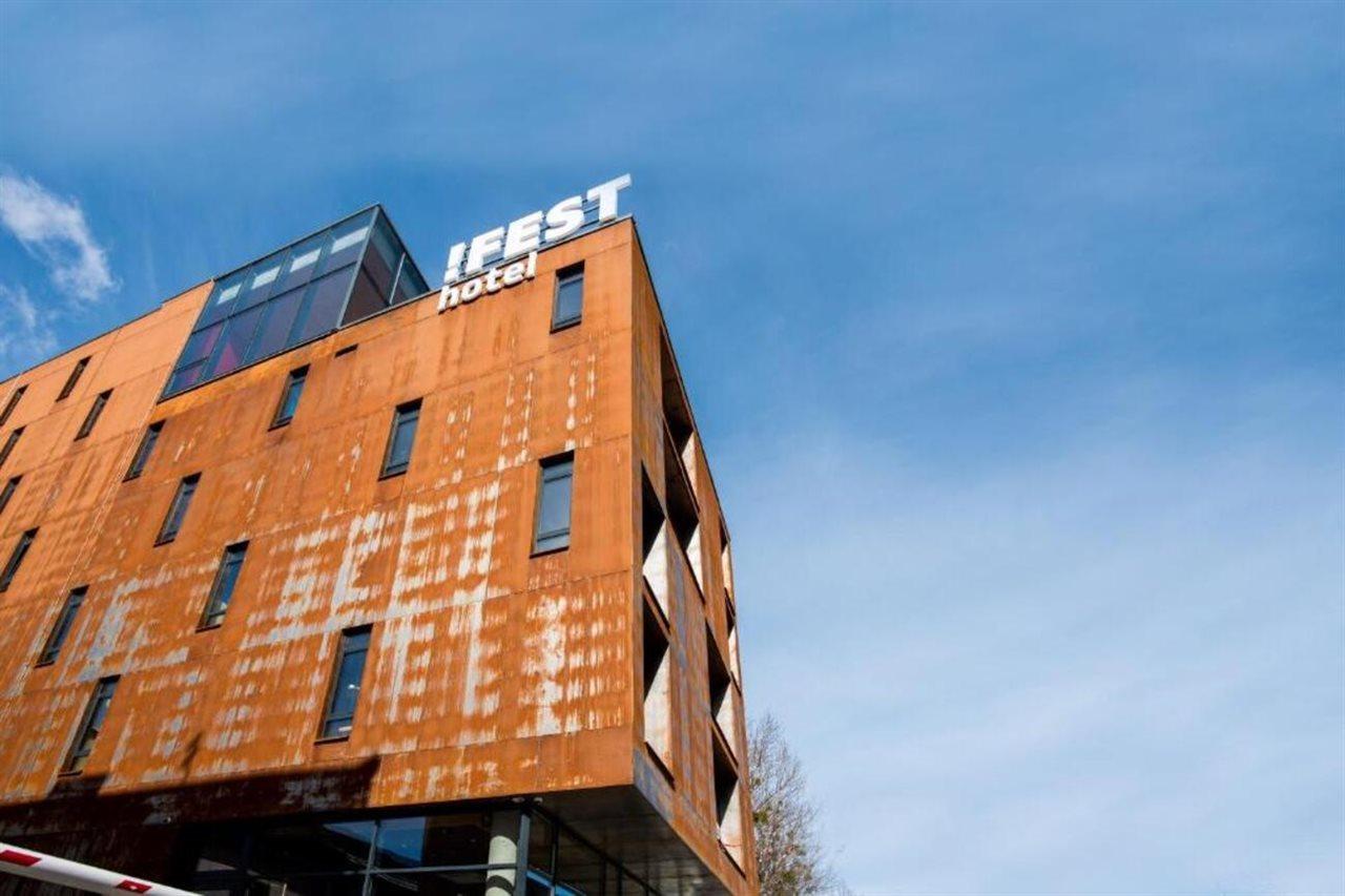!Fest Hotel Львов Экстерьер фото