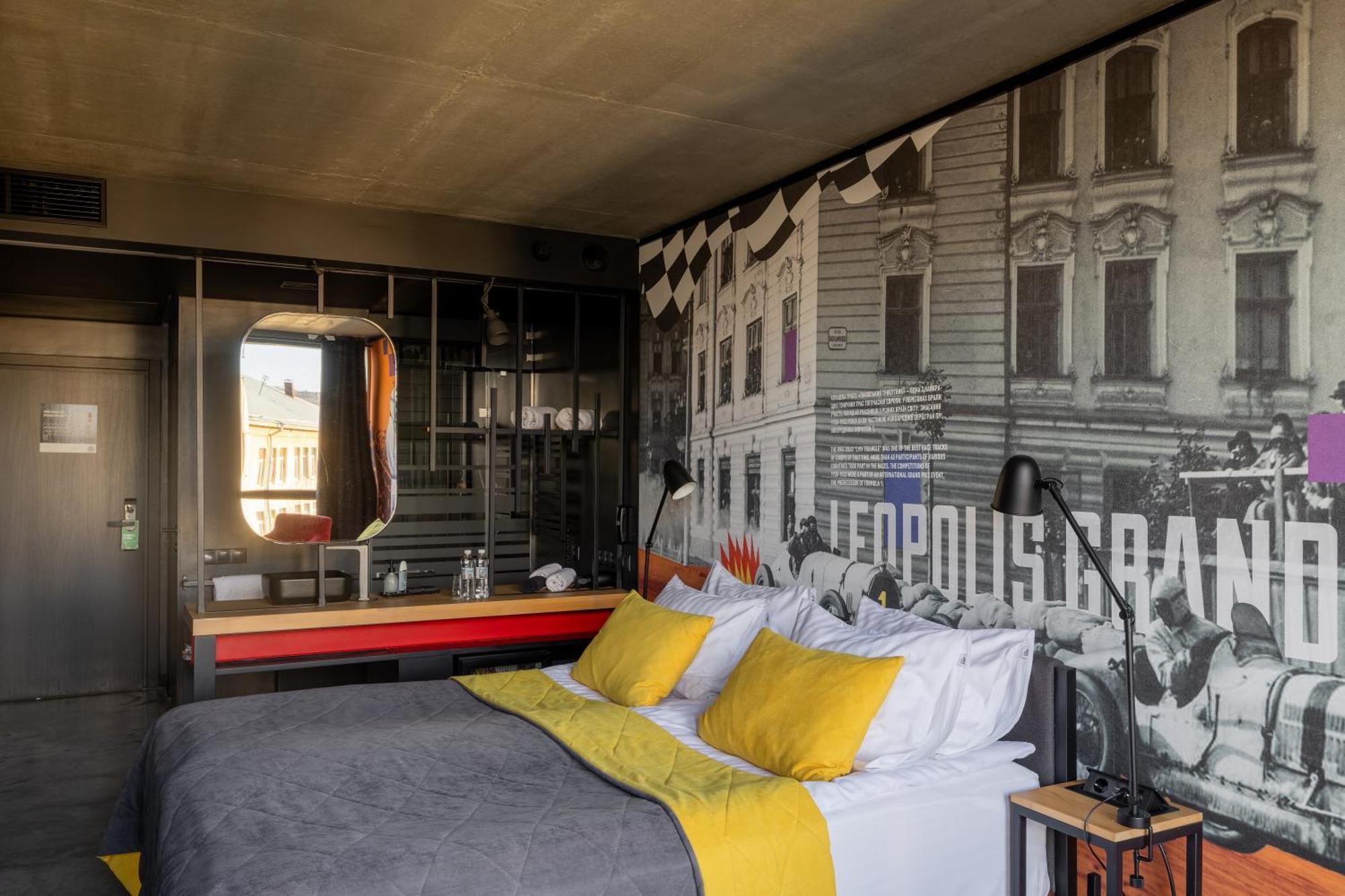 !Fest Hotel Львов Экстерьер фото