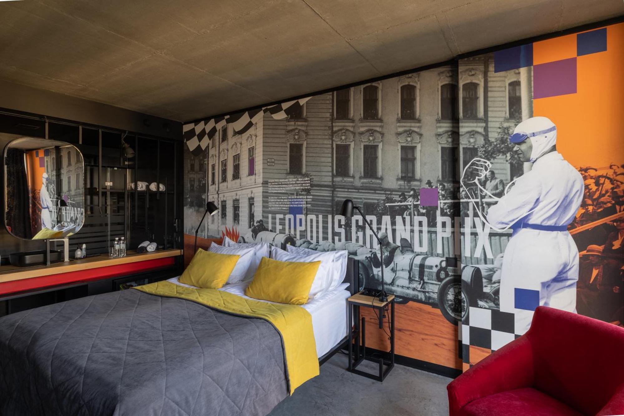 !Fest Hotel Львов Экстерьер фото